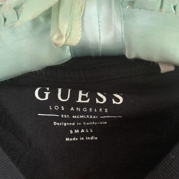 Guess triangle t-shirt S - Picture 5 of 5